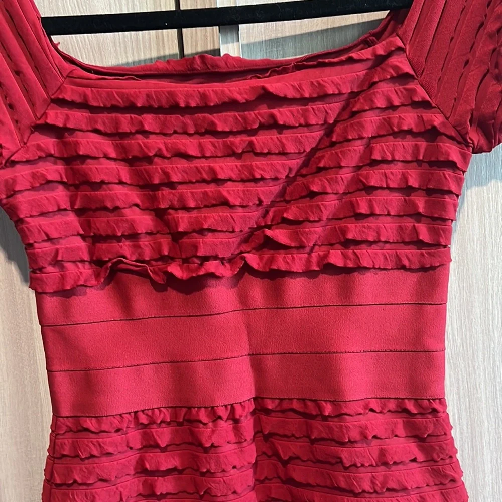 Beautiful ruby dress - Picture 5 of 5